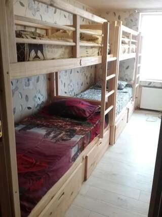 Хостелы Hostel 777 Харьков Спальное место на двухъярусной кровати в общем номере для женщин-5